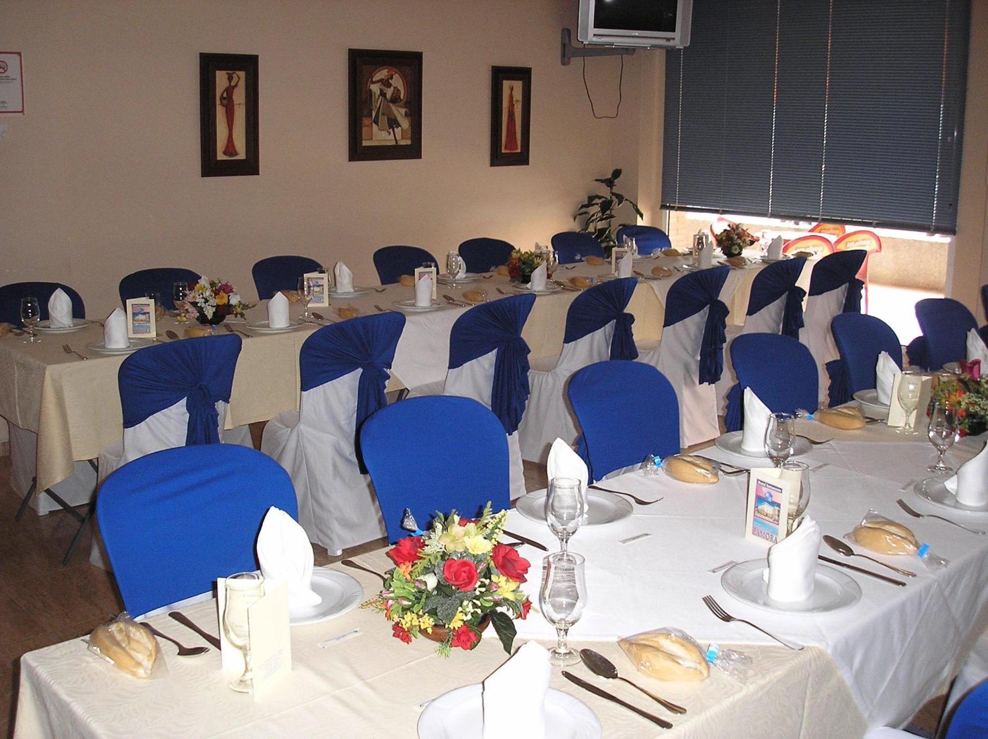 Hostal Restaurante Hermanos Zamora Palma del Río Exterior foto