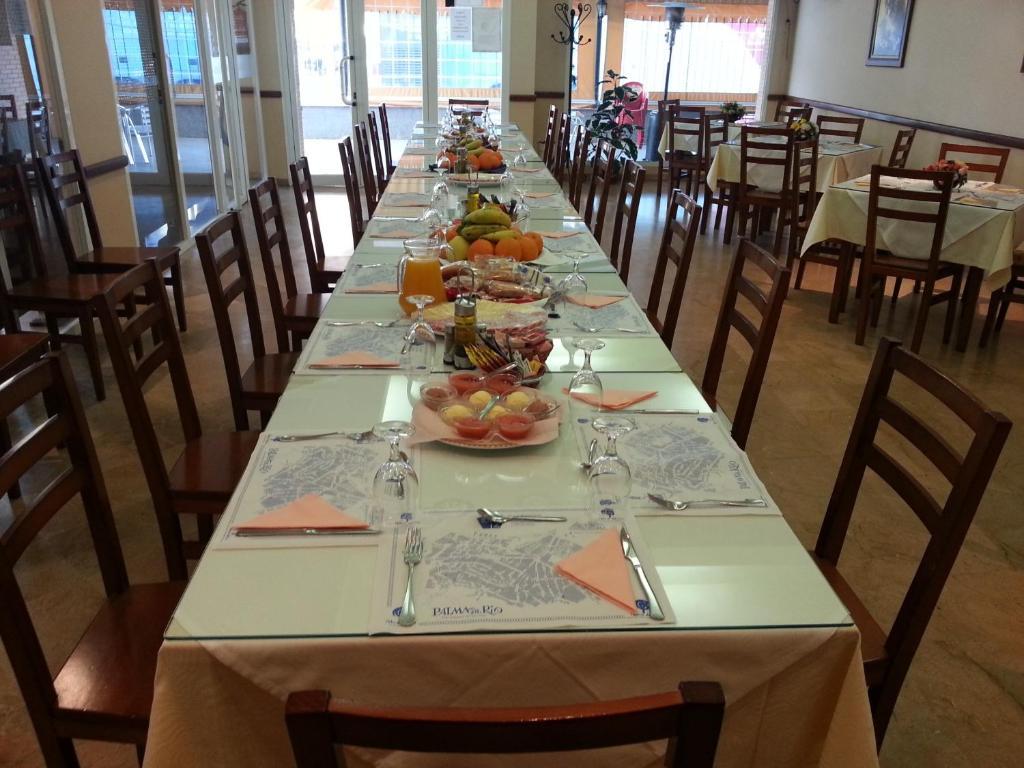 Hostal Restaurante Hermanos Zamora Palma del Río Exterior foto